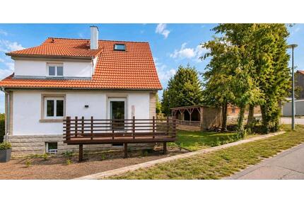 Charmantes Einfamilienhaus mit Garten & viel Potenzial - Satteldorf