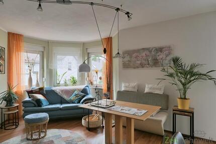 (EF0910_M) Zwickau: Wilkau-Haßlau, neu möbliertes 2-Zimmer-Apartment mit Balkon, sep. Eingang, WLAN und PKW-Stellplatz