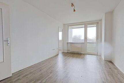Renovierte 2-Zimmer-Wohnung mit EBK und BALKON - Rendsburg