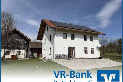 Liebevoll renoviertes Einfamilienhaus samt Nebengebäuden in einzigartiger Lage mit Blick über Tann!