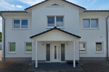 PraxisBürogebäude auch zum Wohnhaus umnutzbar - Staufenberg
