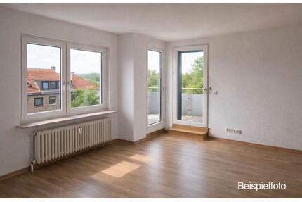 Renovierte 3-Zi.-Dachgeschosswohnung mit Südloggia in Stadtnähe - Wolfenbüttel Ahlum