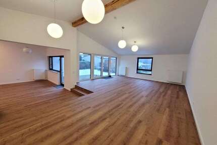 Haus zum Mieten in Wiesbaden 3.200,00 € 187 m²