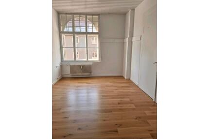 Praxis Büro Studio Tattoo Kosmetik zentral sonnig und hell - Obergünzburg