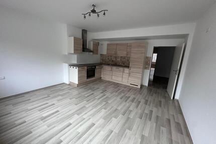 Erstbezug 4-Zimmer Wohnung mit Küche und Balkon Neuerburg Zentral - Bollendorf