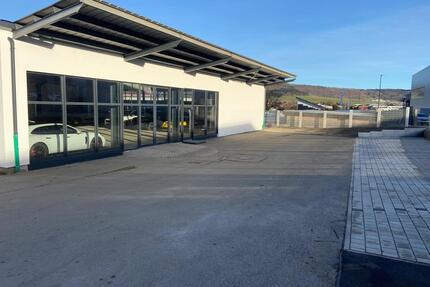 Sofort verfügbar! Große Industriehalle mit Freifläche & Parkplätze, Büro mit WC und Küche - Spaichingen