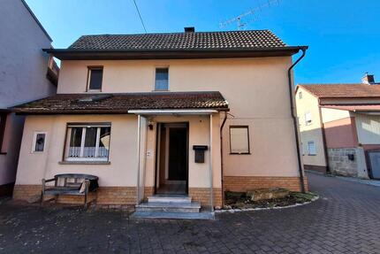 kleines Wohnhaus mit Scheune und Garage - Maßbach