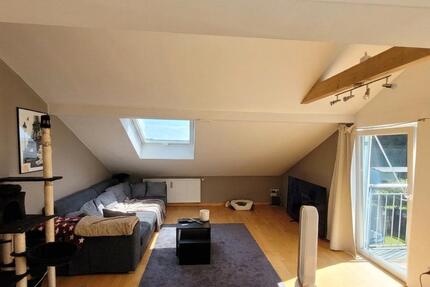 Charmante 2,5-Zimmer-Dachgeschosswohnung in Velden (Vils)