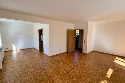 Helle 4-Zimmer-Wohnung mit Terrasse, Balkon und Garten - Hankensbüttel