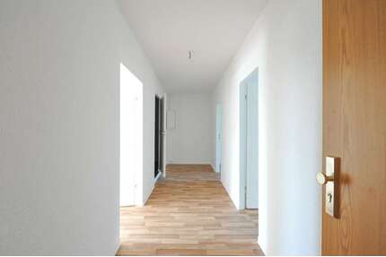 Wohnung zum Mieten in Halle 389,00 € 70.38 m²