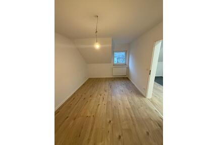 Große 2,5 Zimmer DG-Wohnung in Altenessen -Ideal für Pärchen