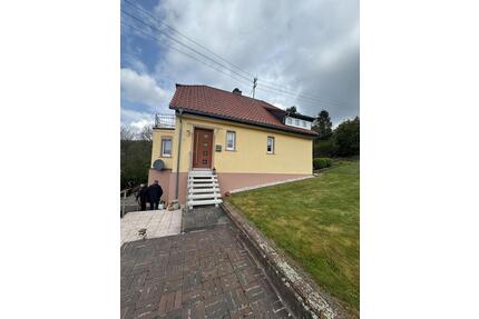 Gepflegtes Einfamilienhaus - 230.000,00&nbsp;EUR Kaufpreis, ca.&nbsp; 159,00&nbsp;m&sup2; in Birkenfeld (PLZ: 55765)