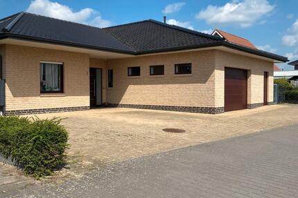 Einfamilienhaus Bungalow mit ausgebautem Dachgeschoss Hakenkamp - Quakenbrück