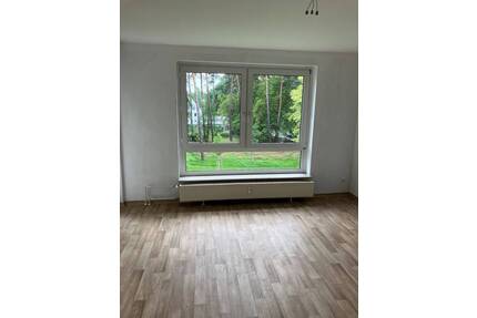 Helle 3-Zimmer Erdgeschosswohnung mit neuen Bodenbelägen und Loggia zu vermieten - Stadtallendorf