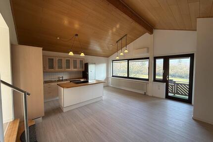 Außergewöhnliche DG-Wohnung mit unverbaubarem Blick - Leimen