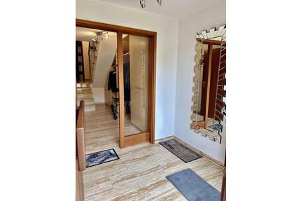 Gepflegte Doppelhaushälfte mit 2 separaten Wohneinheiten und Studio in ruhiger Lage, 30er Zone - Böblingen