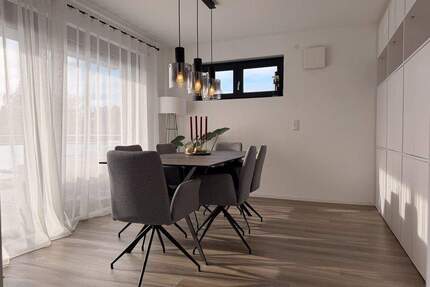 PREISREDUZIERUNG - NEUBAUFLAIR - Offen gestaltete 3-Zimmer-Eigentumswohnung mit Garage - Schwanstetten Schwand