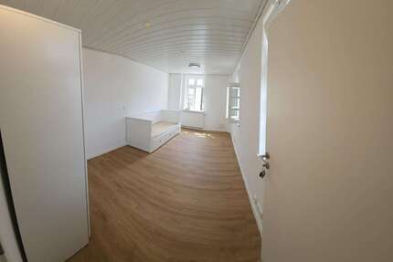 Haus zum Mieten in Langen 550,00 € 250 m²