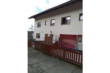 5-Zimmer Wohnung - 750,00&nbsp;EUR Kaltmiete, ca.&nbsp; 160,00&nbsp;m&sup2; in Prackenbach (PLZ: 94267)
