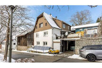 Raum für Generationen - Teilsaniertes Zweifamilienhaus mit Innenhof und Scheune - Tittling