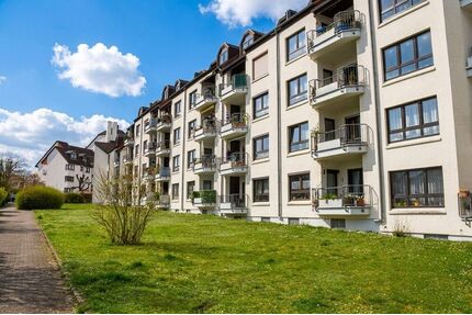 **RESERVIERT** Ansprechende 3-Zimmer-Eigentumswohnung mit Sonnenbalkon und Tiefgaragenstellplatz in Bad Homburg vor der Höhe – Ober-Eschbach