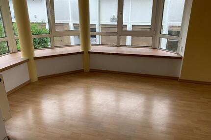 Attraktive 2-Zimmer-Wohnung mit Wintergarten und Balkon in Forth - Simmelsdorf