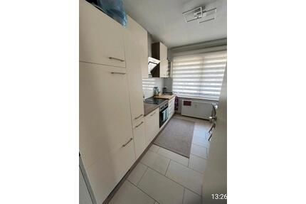 Zwei Zimmer wohnen mit Balkon in Duisburg Rheinhausen top Lage .