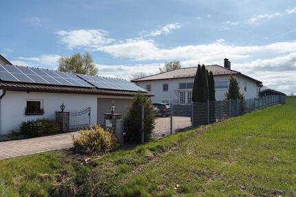 Einfamilienhaus mit Wintergarten, Pool und sehr viel Platz - Rotthalmünster