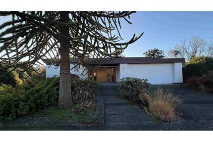 Großzügiges Architektenhaus mit Bungalow-Komfort, Garage & Garten - ruhige Lage in Uetersen