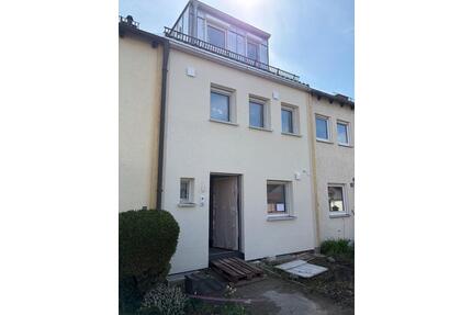 Reihenmittelhaus kernsaniert mit PV-Anlage - Erding