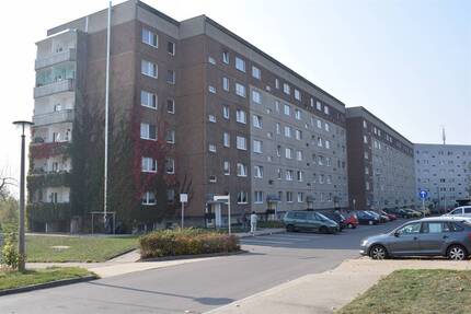 3-R-Wohnung mit Balkon - 345,00&nbsp;EUR Kaltmiete, ca.&nbsp; 68,90&nbsp;m&sup2;&nbsp;Wohnfl&auml;che in Hainichen (PLZ: 09661)