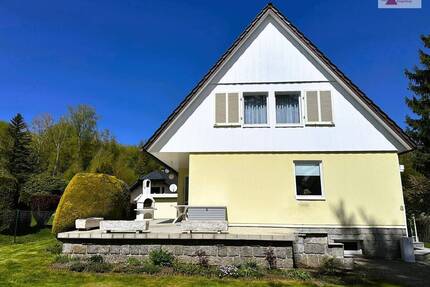 Idyllisch gelegenes Einfamilienhaus am Waldrand von Chemnitz-Rabenstein: 892 m² Grundstück & Garage - Chemnitz / Rabenstein