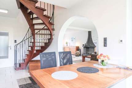 Haus zum Kaufen in Monheim am Rhein 659.000,00 € 198 m²