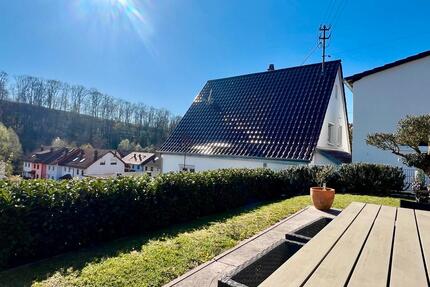Freistehendes Einfamilienhaus mit Doppelgarage Scheune und ELW - Steinheim an der Murr