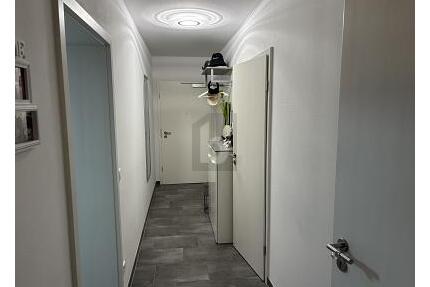 MODERN, ZENTRAL, NEUWERTIG, KÜCHE UND PARKPLATZ - Merzig