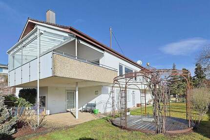 Stilvolles Raumwunder mit hochwertiger Ausstattung und Einliegerwohnung - Nürtingen Zizishausen