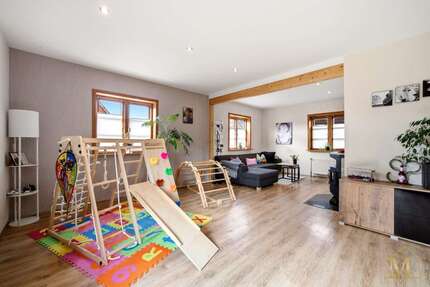 Haus zum Kaufen in Drochtersen 270.000,00 € 134 m²