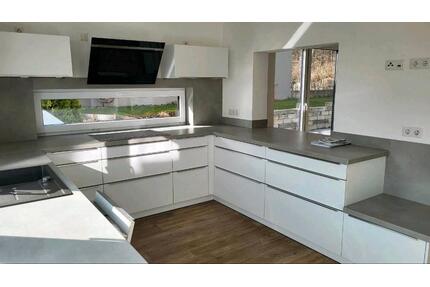 Moderne 3ZKB Wohnung mit Kamin, Küche & viel Natur zum Wohlfühlen - Petersberg