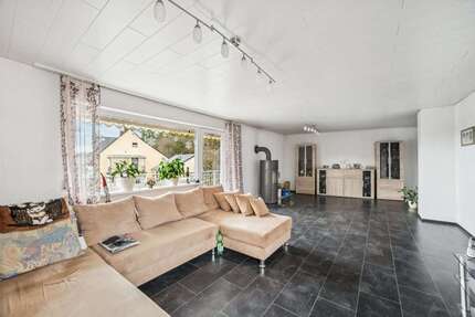 Haus zum Kaufen in Neuwied 379.000,00 € 250 m²