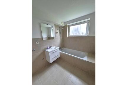 Erstbezug nach Sanierung: Schöne 3,5-Zimmer-Wohnung mit Balkon - Tuttlingen