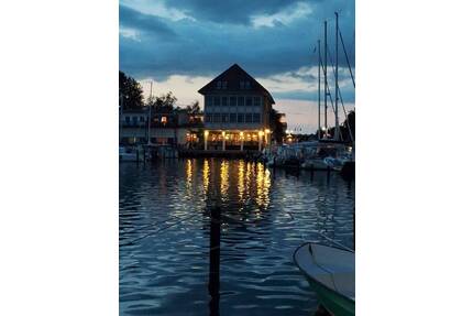 Voll Möblierte 2-Zimmer-Wohnung mit großem Balkon in Karlshagen - Unverbaubarer Wasserblick mit Sonnenuntergangs-Garantie