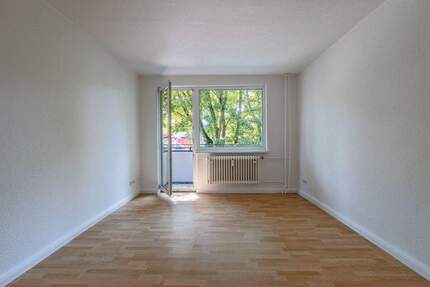 Gestalten statt suchen: Sonniger Südbalkon & echtes Potenzial nahe Kiehlufer - Berlin Neukölln