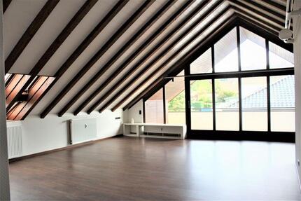 Großzügige Dachgeschoßwohnung - 785,00&nbsp;EUR Kaltmiete, ca.&nbsp; 114,00&nbsp;m&sup2; in Herford (PLZ: 32049) Falkendiek