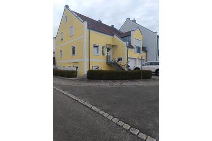 Großzügige Doppelhaushälfte mit Einliegerwohnung. Kaltmiete - Maxhütte-Haidhof