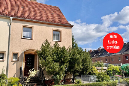 HORN IMMOBILIEN ++ Neubrandenburg Vogelviertel, Haus mit Grundstück, Terrasse und 3 Garagen