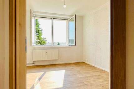 Wohnung zum Mieten in Freital 521,92 € 74.56 m²