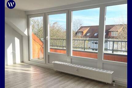 Mit Chick und Charme: Renovierte 3 Zimmer mit Balkon, leichte Schrägen, Design-Boden, modernes Bad - Mönchengladbach Schrievers