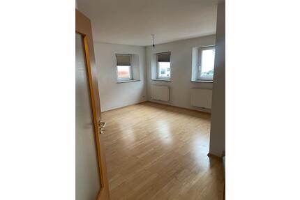 Zwei Zimmer Wohnung - 500,00&nbsp;EUR Kaltmiete, ca.&nbsp; 65,00&nbsp;m&sup2; in Schlüsselfeld (PLZ: 96132)