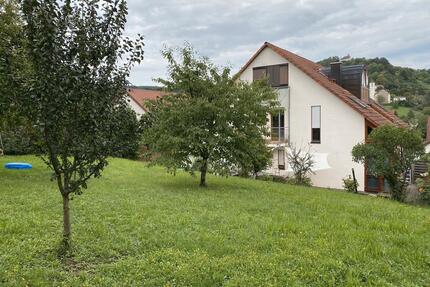 Vermietete Maisonette-Wohnung mit Balkon & 4 Stellplätzen - Auenwald