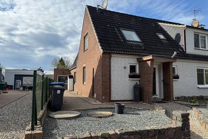 Sanierte 5 Zimmerwohnung in einer Doppelhaushälfte - Lübeck Kücknitz